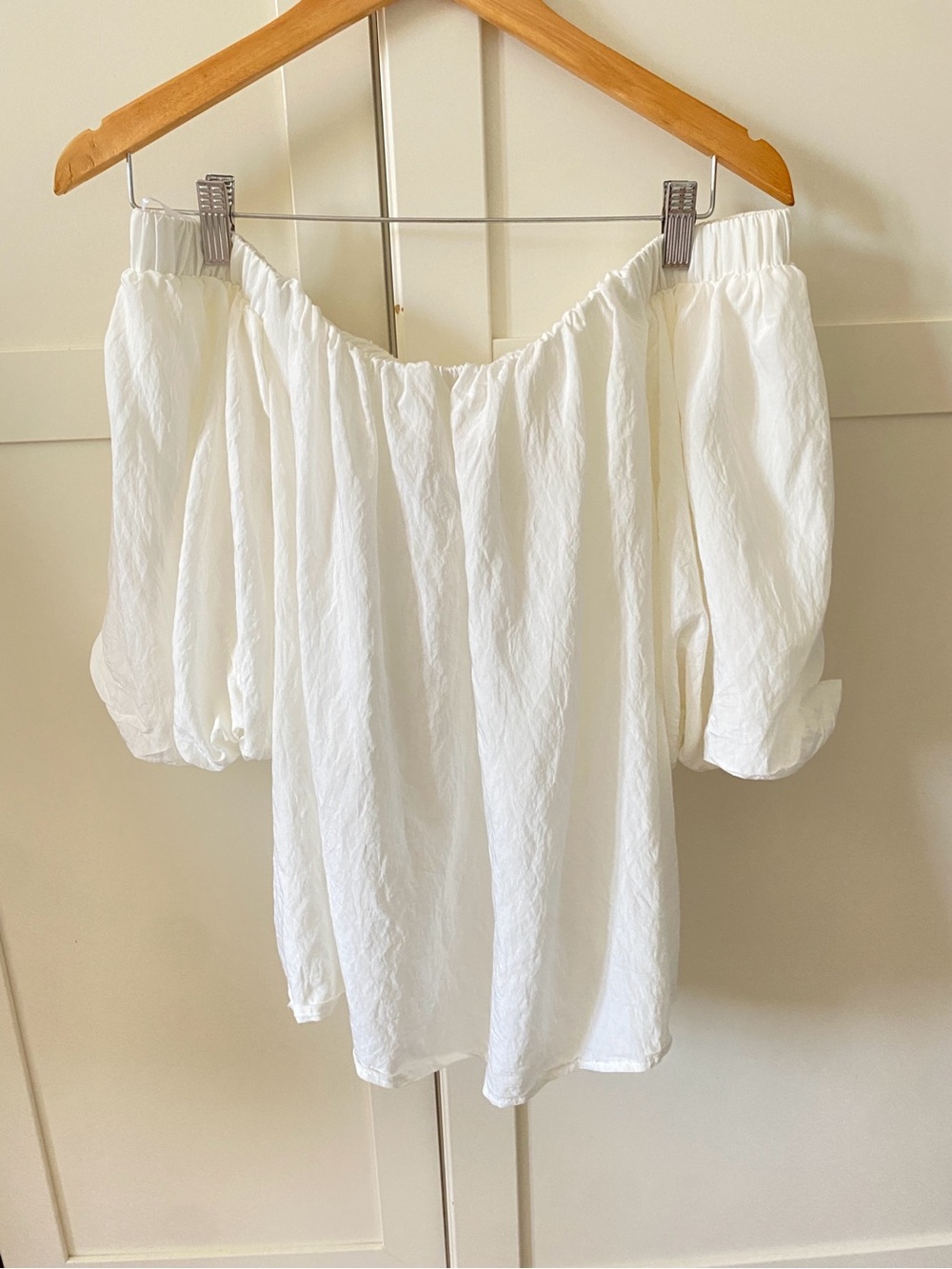 H&M White Off Shoulder Balloon Sleeved Blouse | Feminine Boho Size M